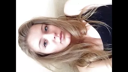 Blondes, sexy alternately ծծում է տաք սեռի կաննադա մի մեծ անդամ ծնկի խմբում